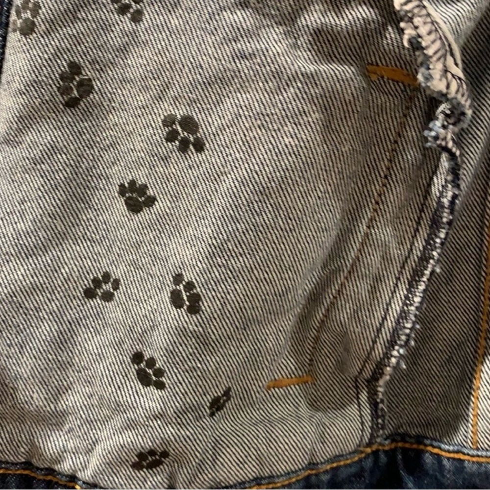RARE LEVIS JEAN JACKET SNOOPY EDITION. SIZE MEDIUM - Picture 6 of 6